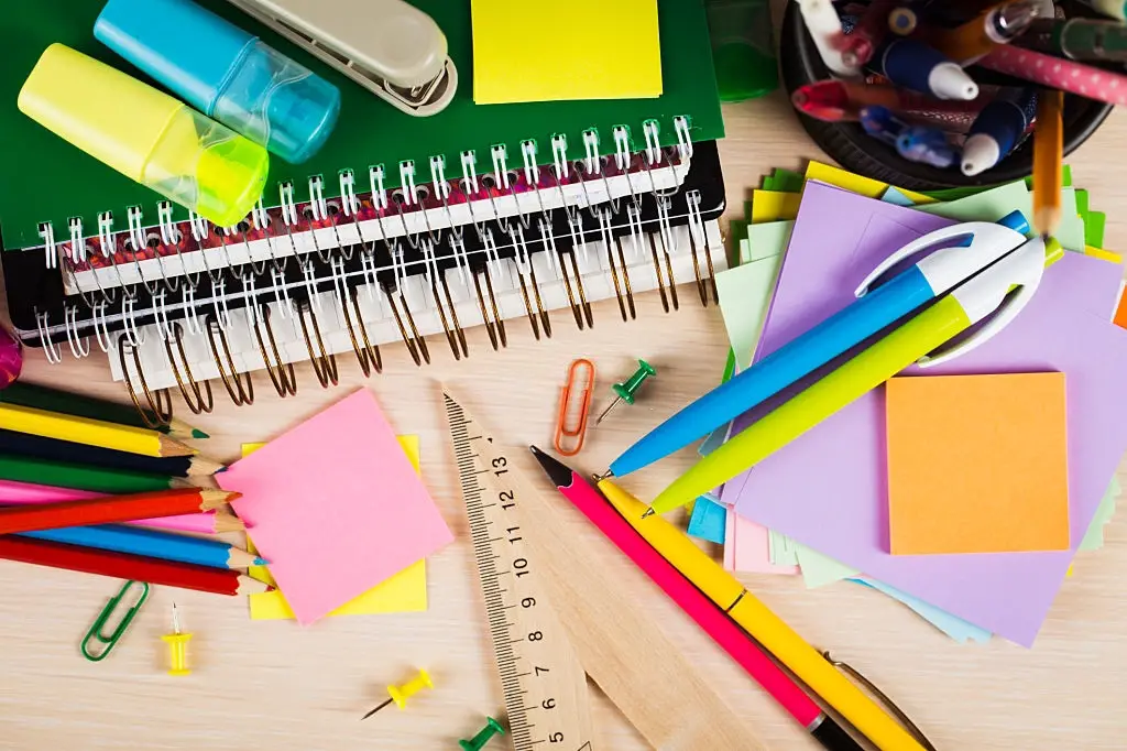 fournitures de papeterie à vendre à l'école